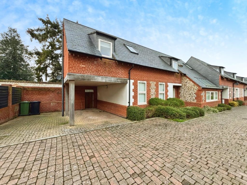 Hall Farm Close, Feltwell