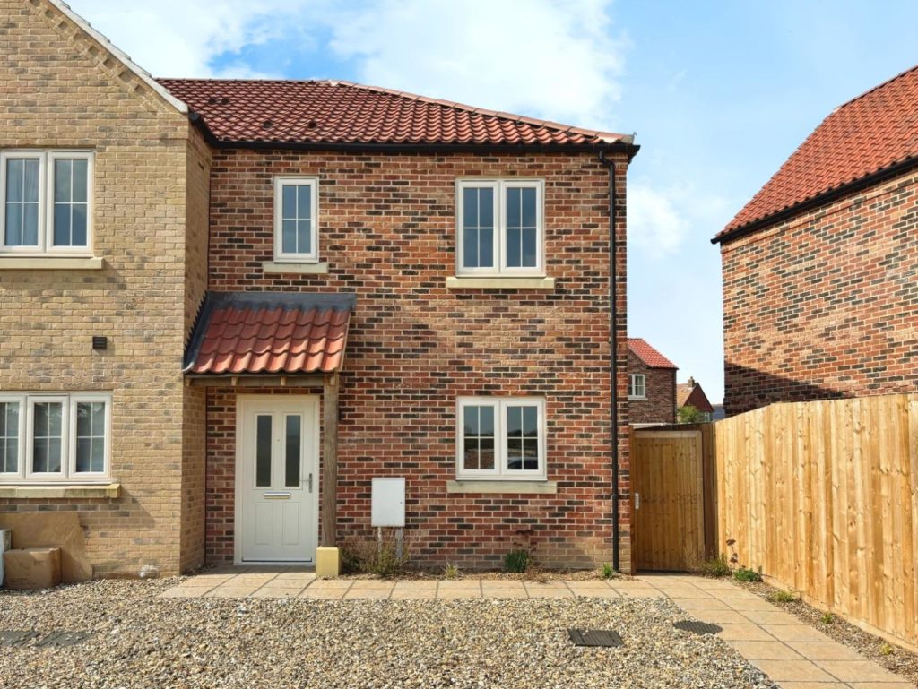 De Playz Close, Methwold