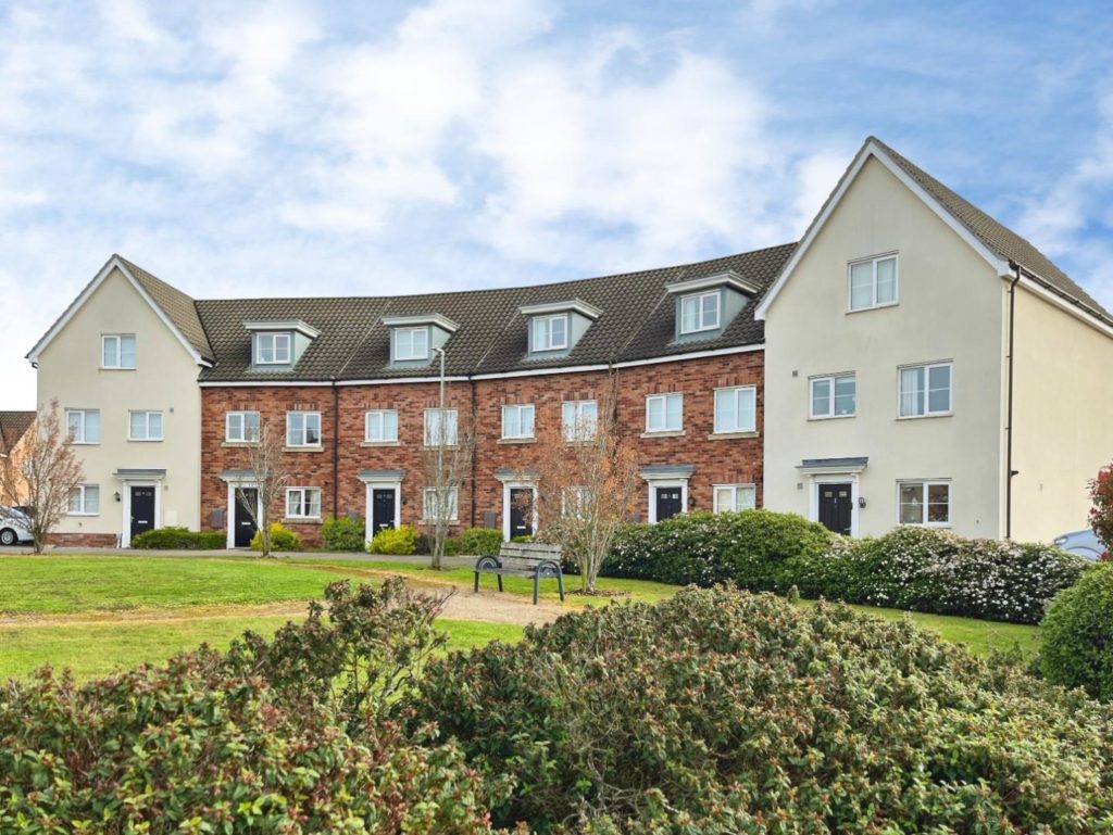 Teasel Close, Red Lodge