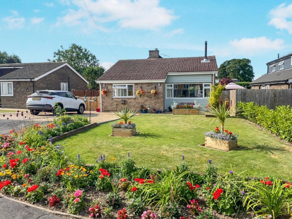 College Road, Hockwold